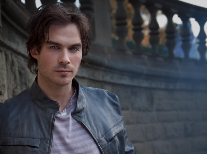 Damon (Ian Somerhalder) - starszy z wampirzych braci Salvatore, czarujący sadysta