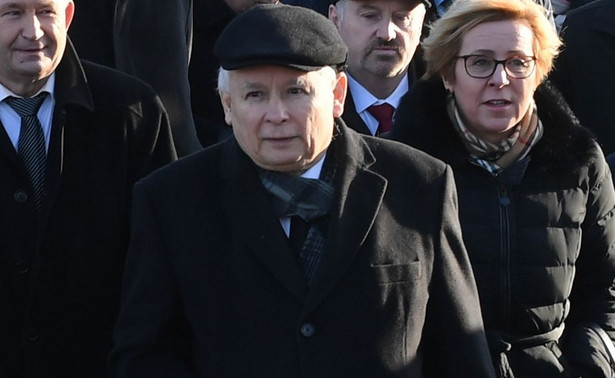 Kaczyński pytany o to, jakim człowiekiem był Olszewski odparł, że "to był człowiek bardzo specyficzny". "Człowiek, któremu natura dała cechy dające pewną przewagę nad innymi (...). Było w nim coś takiego majestatycznego, ale kiedy się go bliżej poznało, to był to sympatyczny człowiek, z którym można było sobie miło, a często wesoło rozmawiać" - powiedział.