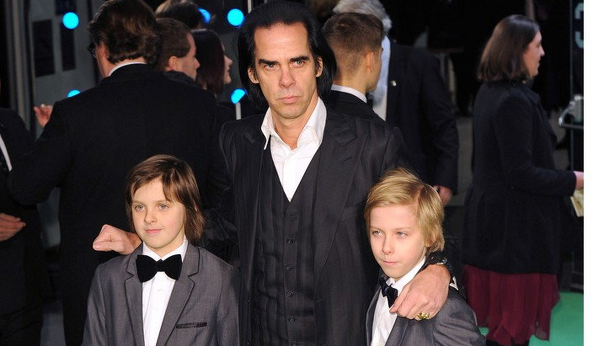 Nick Cave z synami - Arthur z prawej