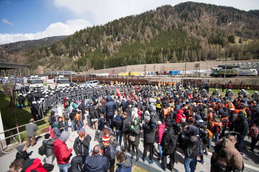 Starcia na granicy austriackiej. Bili się o uchodźców