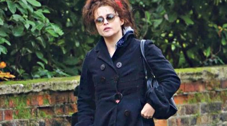 Pizsamában járt-kelt Helena Bonham Carter
