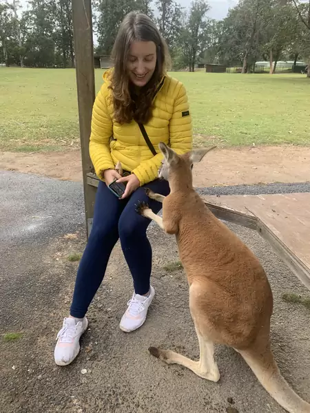 Magda w Brisbane z kangurem