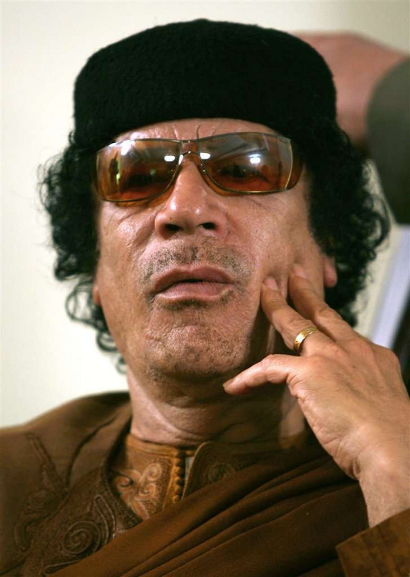 Kaddafi został dobity przez powstańców? Zdjęcia od 18 lat