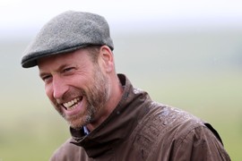 Za princa Vilijama ovo je POSEBAN DAN: Slike sa decom obilaze svet, Džordž i Šarlot u opuštenom izdanju, NESTAŠNI LUJ obukao se kao tata, ali - gde je opet nestala Kejt?