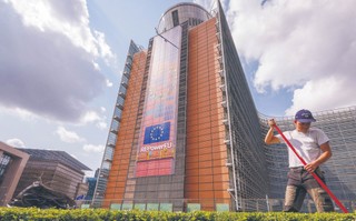 Nadmierny deficyt będzie ciążył. Kraje UE muszą oszczędzać