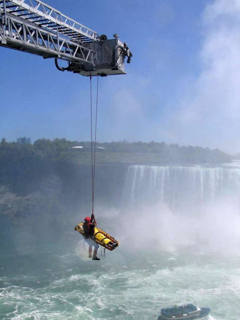 Gość spad z wodospadu niagara i przeżył