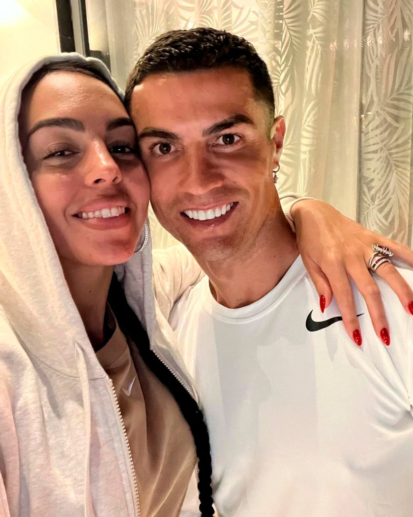 Georgina towarzyszy Cristiano Ronaldo podczas zmagań na MŚ 2022. 