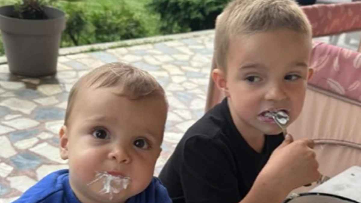 SINOVI VELJKA RAŽNATOVIĆA JEDU DORUČAK OD 250 DINARA Svi gledaju u tanjir malog Željka (FOTO)