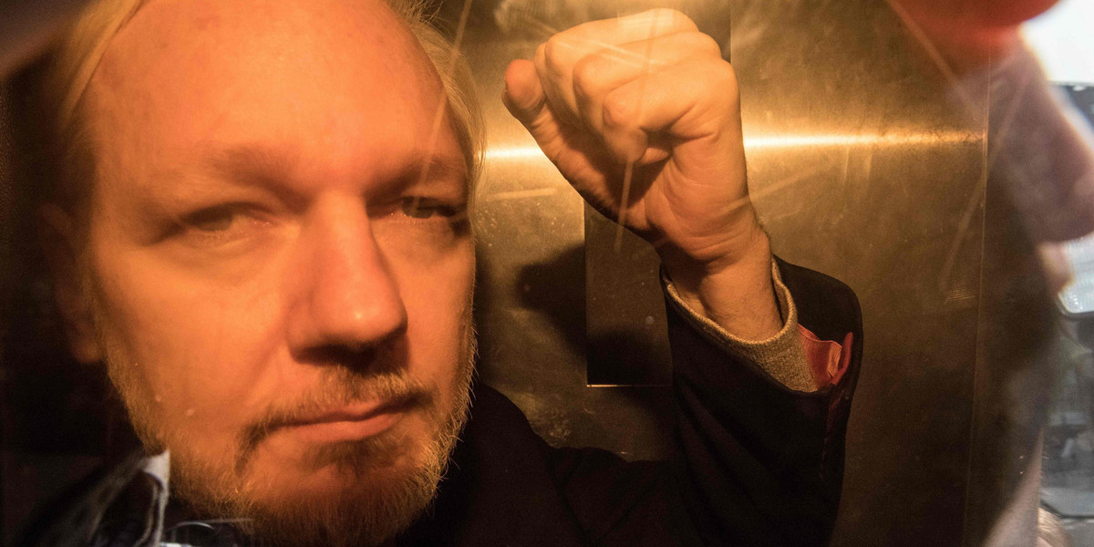 Londyn: Julian Assange usłyszał wyrok. Założyciel WikiLeaks skazany na więzienie