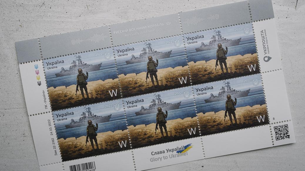 Ukraiński znaczek pocztowy przypominający o wydarzeniach na Wyspie Węży, kwiecień 2022 r.