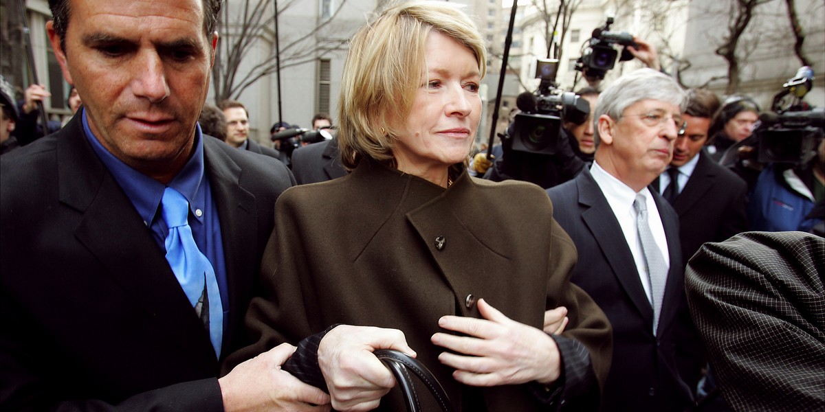 Martha Stewart opuszczająca nowojorski sąd w marcu 2005 r.