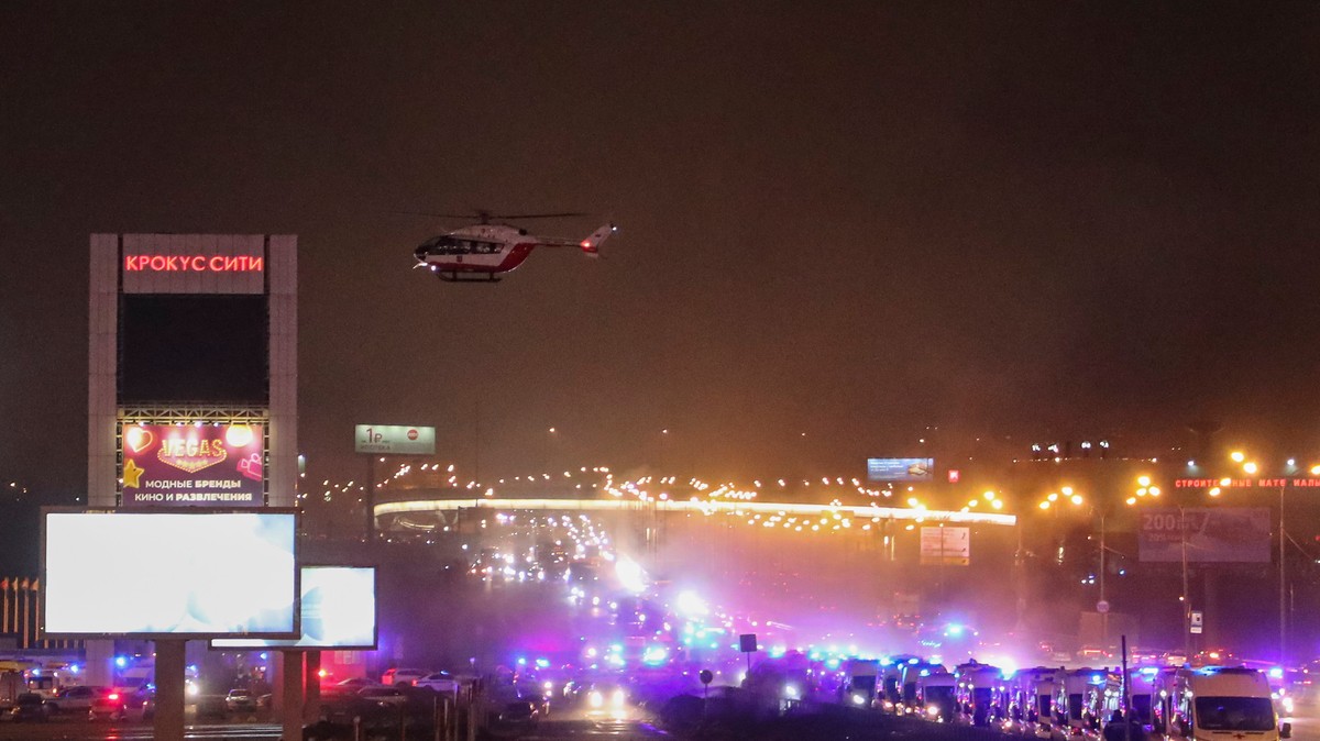 Végeláthatatlan sorokban érkeznek az oroszok, hogy vért adjanak a pénteki terrortámadás sebesültjeinek – videó
