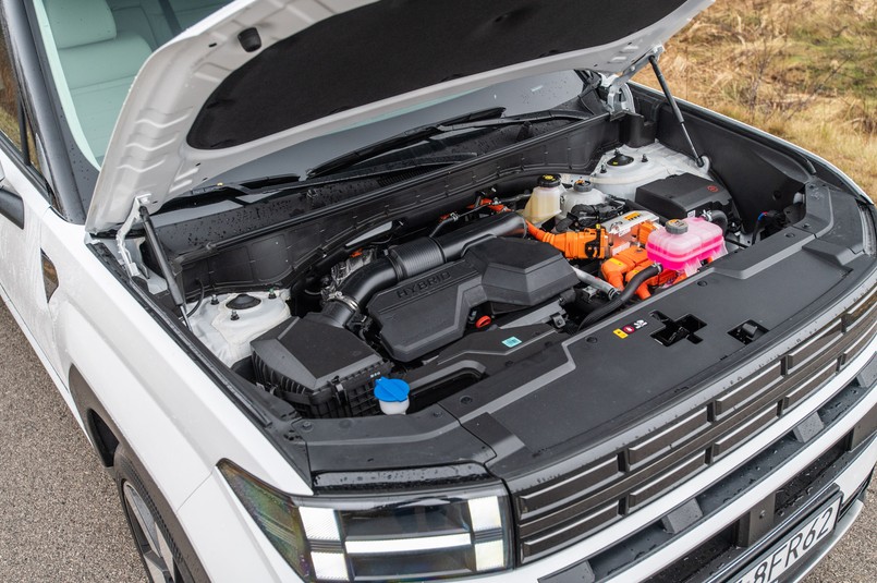 Hyundai Santa Fe Hybrid