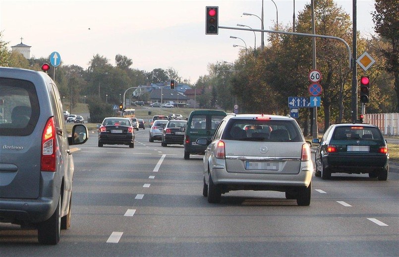 Nowy szef klubu SLD Leszek Miller od niedawna znów podróżuje służbową limuzyną z kierowcą