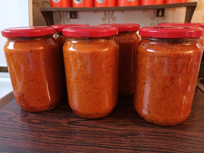 Pinđur bez konzervansa: Recept za zimnicu bez koje je špajz nezamisliv