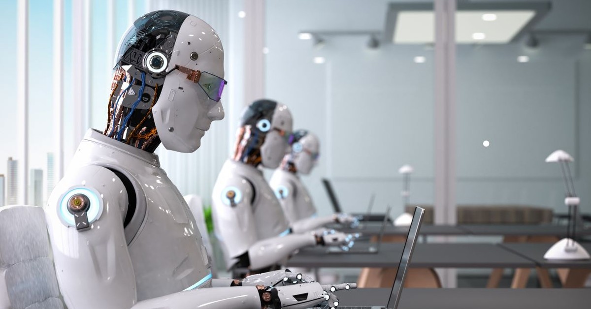 Już 46 proc. urzędników korzysta z AI w pracy. Młodzi najbardziej obawiają się o przyszłość