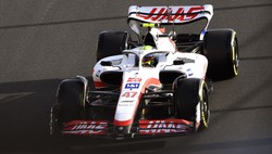 Mick Schumacher przy prędkości ok. 274 km/h uderzył w barierę