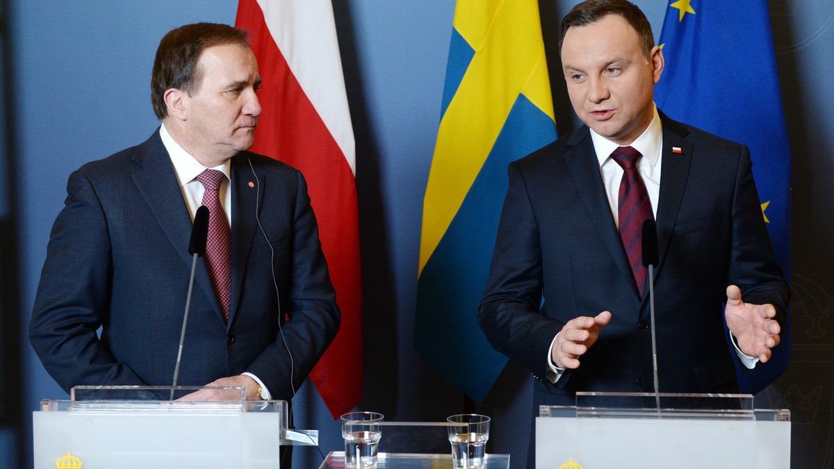 Rząd szwedzki przygląda się dialogowi Polska-UE o zasadach państwa prawa – oświadczył premier Stefan Loefven przed spotkaniem w Sztokholmie z prezydentem Polski. Andrzej Duda podkreślił, że instytucje państwa demokratycznego powinny działać w granicach prawa.