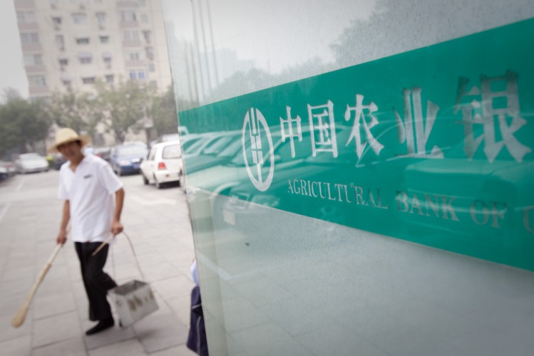 9. Agricultural Bank of China był ostatnim z chińskich banków zaliczanych do „wielkiej czwórki”, który zadebiutował na giełdzie. I praktycznie rzutem na taśmę trafił w rankingu Bloomberga do pierwszej dziesiątki. W 2012 roku zarobił „na czysto” 23 mld dolarów.