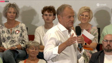 Donald Tusk w Elblągu. Nagle tłum zaczął skandować nazwisko Lecha Wałęsy [WIDEO]