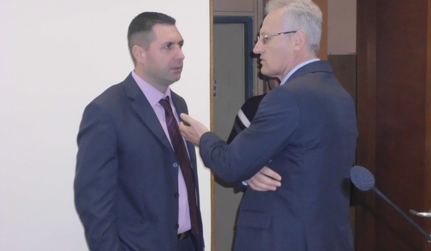 544270_leskovac01ljubenovic-i-todorovic-s-leva-na-desnosadasnji-i-bivsi-predsednik-opstine-vlasotincefoto-m-ivanovic