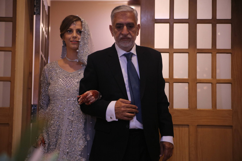 Tata Aliego zaprowadził Anię do ślubu