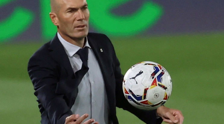 Zinédine Zidane lapátra kerülhet, ha a Real Madrid nem jut tovább a BL-ben Fotó: MTI/EPA/JuanJo Martin