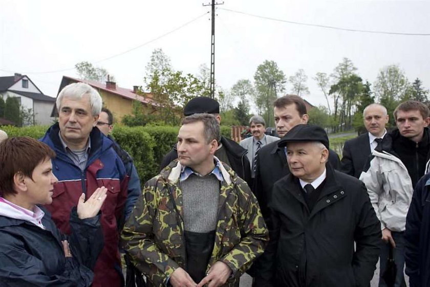 Kaczyński u powodzian. FOTY