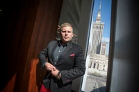 Każdy scenarzysta z Hollywood wybiłby sobie dziurę, stukając się palcem w czoło. A to naprawdę dzieje się teraz w Polsce