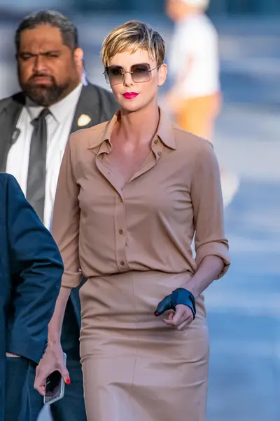 Charlize Theron / RB/Bauer-Griffin / GettyImages 