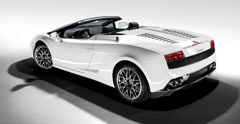 Lamborghini Gallardo LP 560-4 Spyder: kwiaty we włosach potargał wiatr... przy 324 km/h