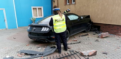 Mustang staranował wózek z bliźniakami. Kubuś zginął, Bartuś wciąż walczy o powrót do zdrowia. "Bartek uratował mnie, a ja ratuję jego"