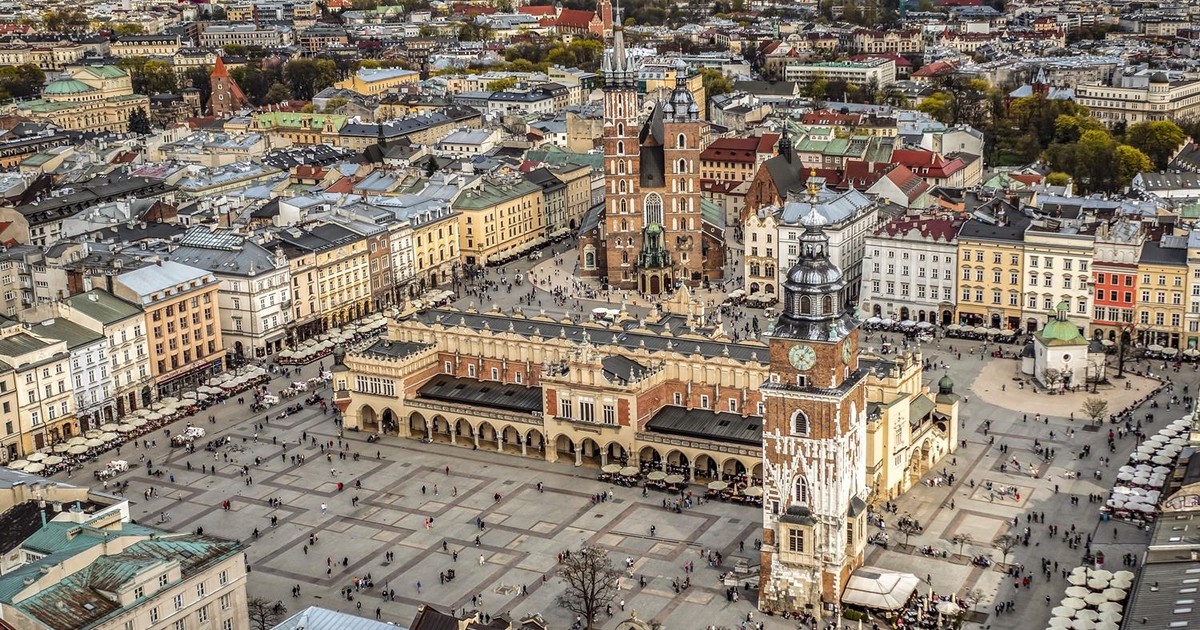 City Helpers patrolują Kraków przez całe lato. Pomagają turystom i pilnują porządku