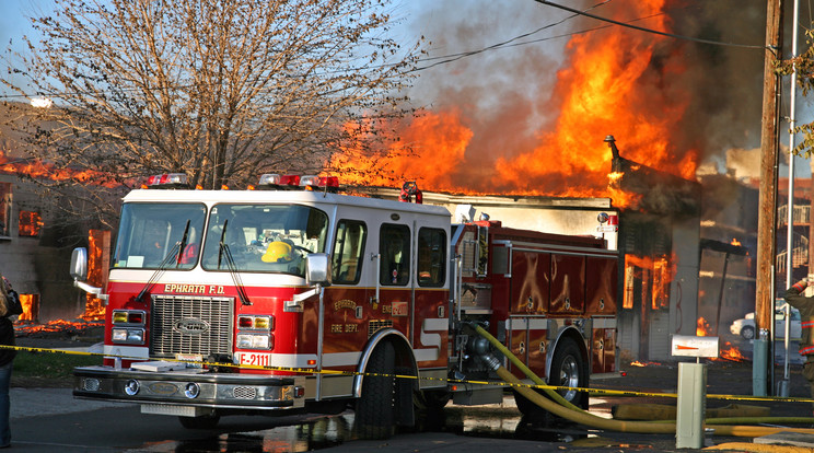 A tűzben egy 48 éves nő és egy 17 éves fiú enyhébb égési sérüléseket szenvedett / Illusztráció: Northfoto