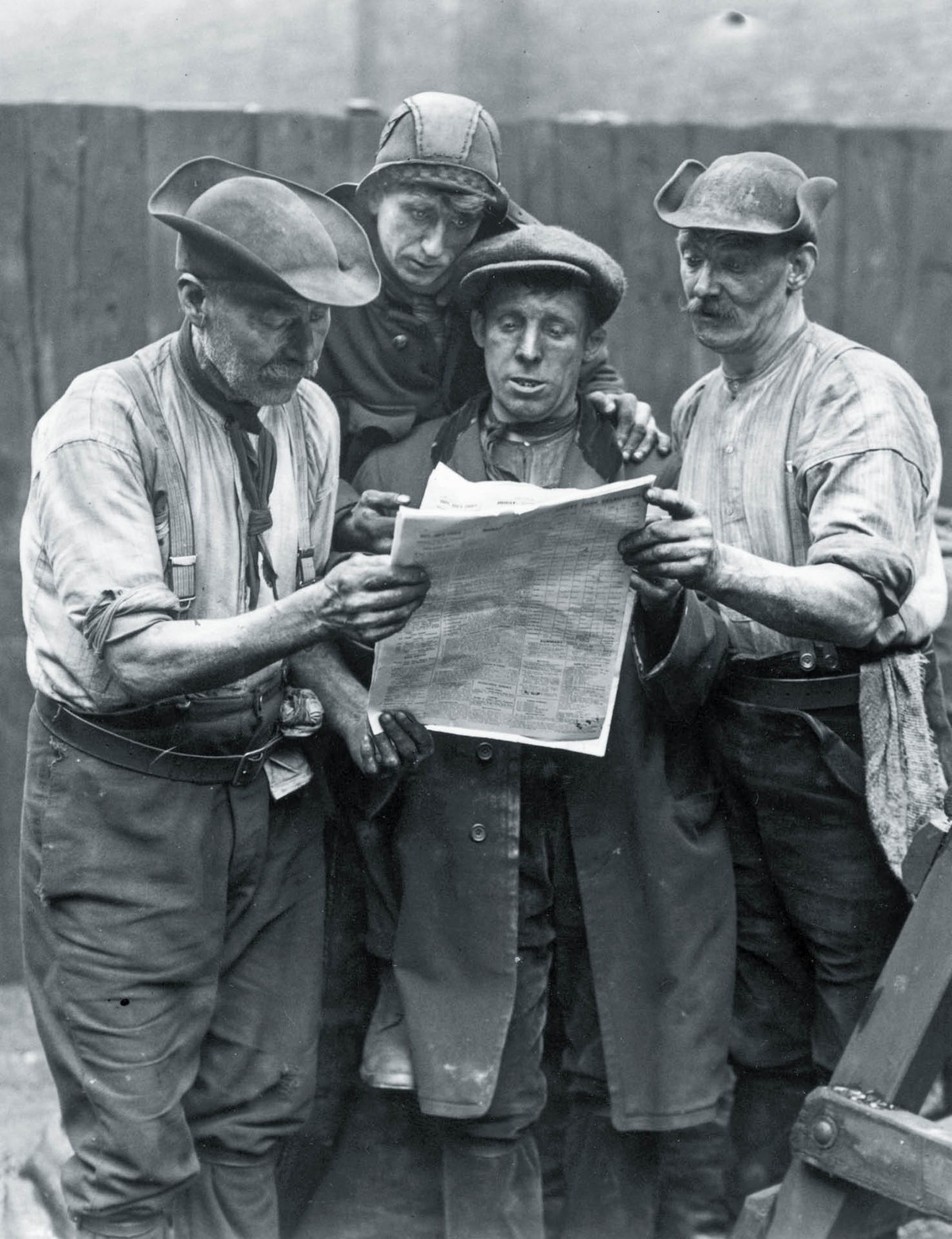 Brytyjscy robotnicy podczas strajku, 1 kwietnia 1926 r.