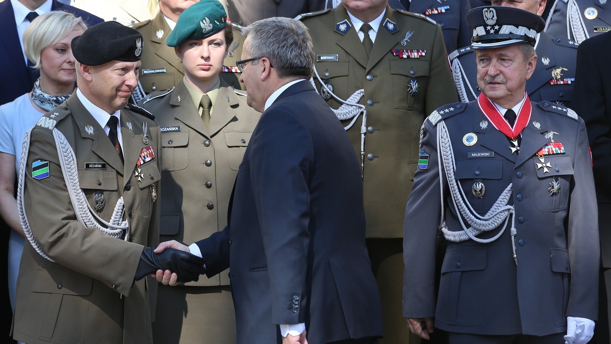 Nowy dowódca generalny rodzajów sił zbrojnych gen. dyw. Mirosław Różański uroczyście przejął obowiązki od gen. broni pil. Lecha Majewskiego. Prezydent Bronisław Komorowski wyraził przekonanie, że wkrótce awansuje Różańskiego na kolejny stopień.