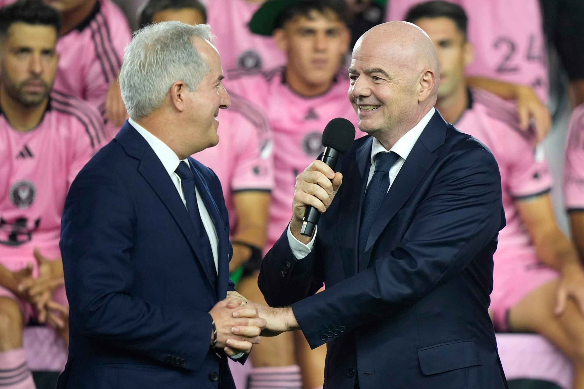 Prezident FIFA Gianni Infantino s výkonným majiteľom Inter Miami Jorgem Masom.