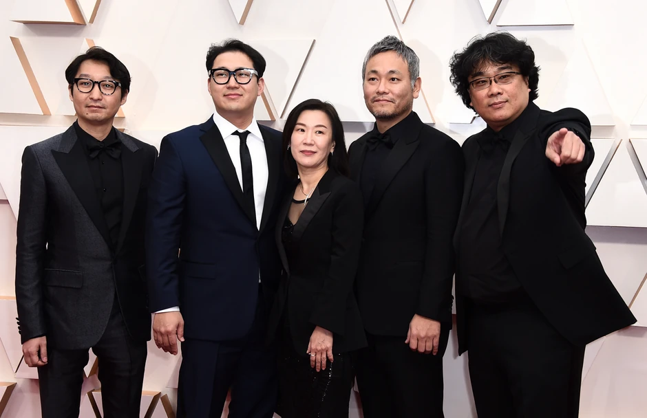 Bong Džun Ho i ekipa koja je radila na "Parazitu"
