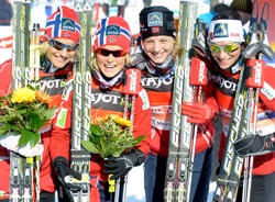 Bjoergen i jej koleżanki wygrały w Novym Mescie