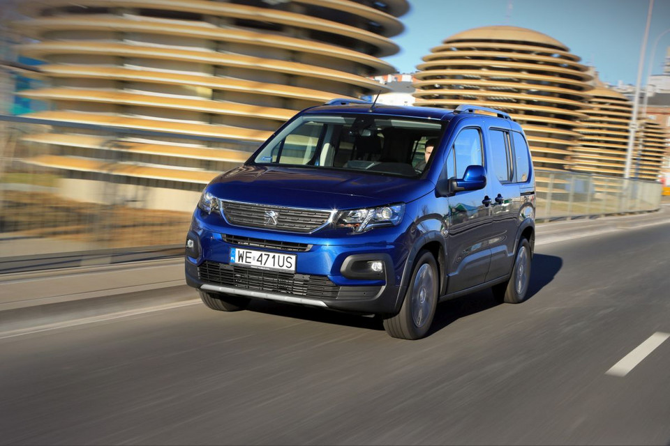 Citroen Berlingo vs Peugeot Rifter dlaczego Peugeot jest