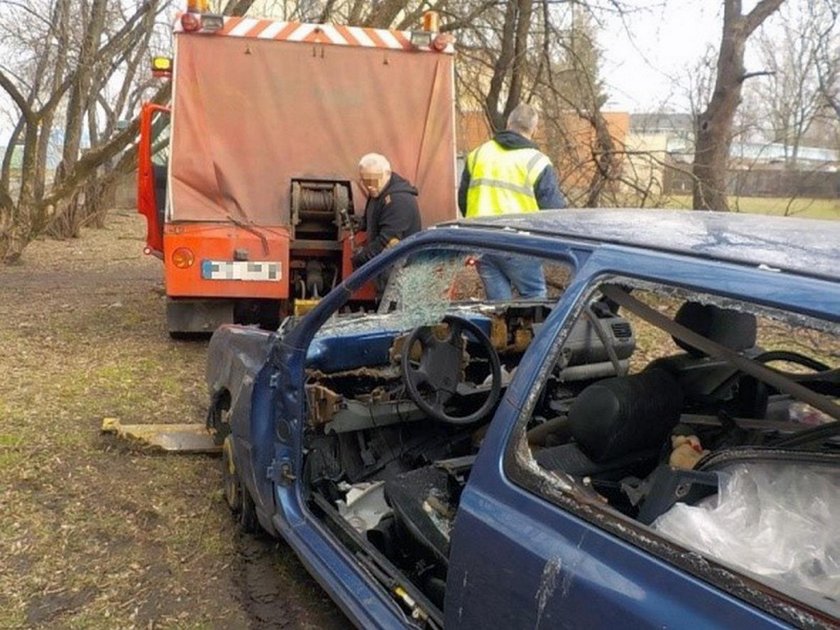 Straż miejska sprząta wraki z ulic