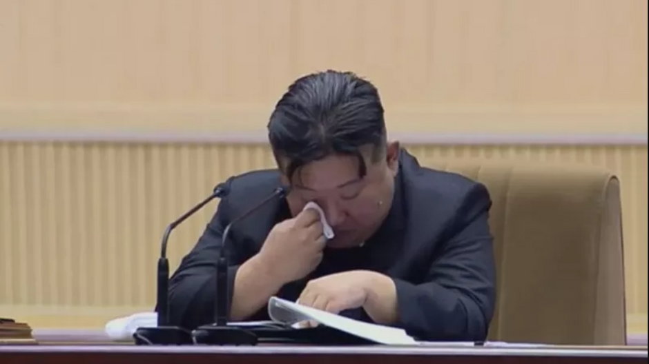 Przywódca Korei Północnej Kim Dzong Un płacze