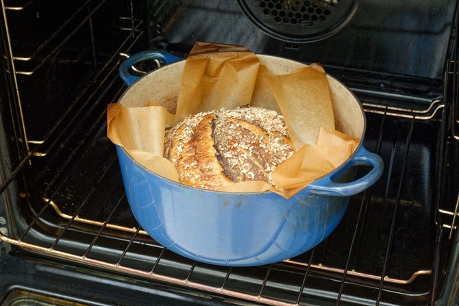Recept za domaći hleb koji se ne mesi - mek kao duša, a pravi se od 4 sastojka 