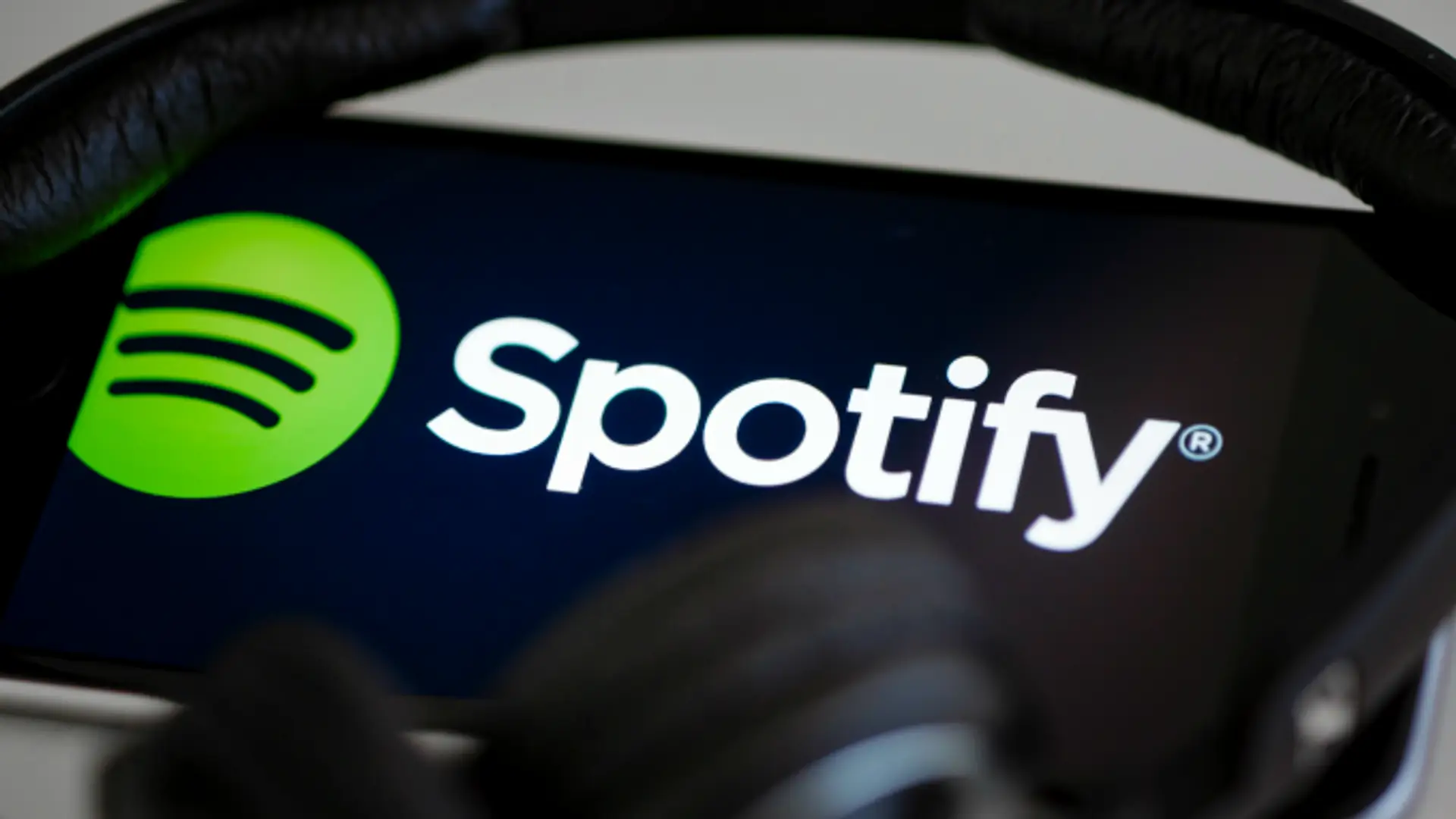 Zespół dostał 0,011 zł od Spotify. W proteście umieścił 1000 piosenek po 30 sek. długości