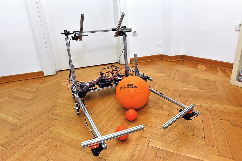 Robot će nositi i obležje naše kulture,   narodnu nošnju