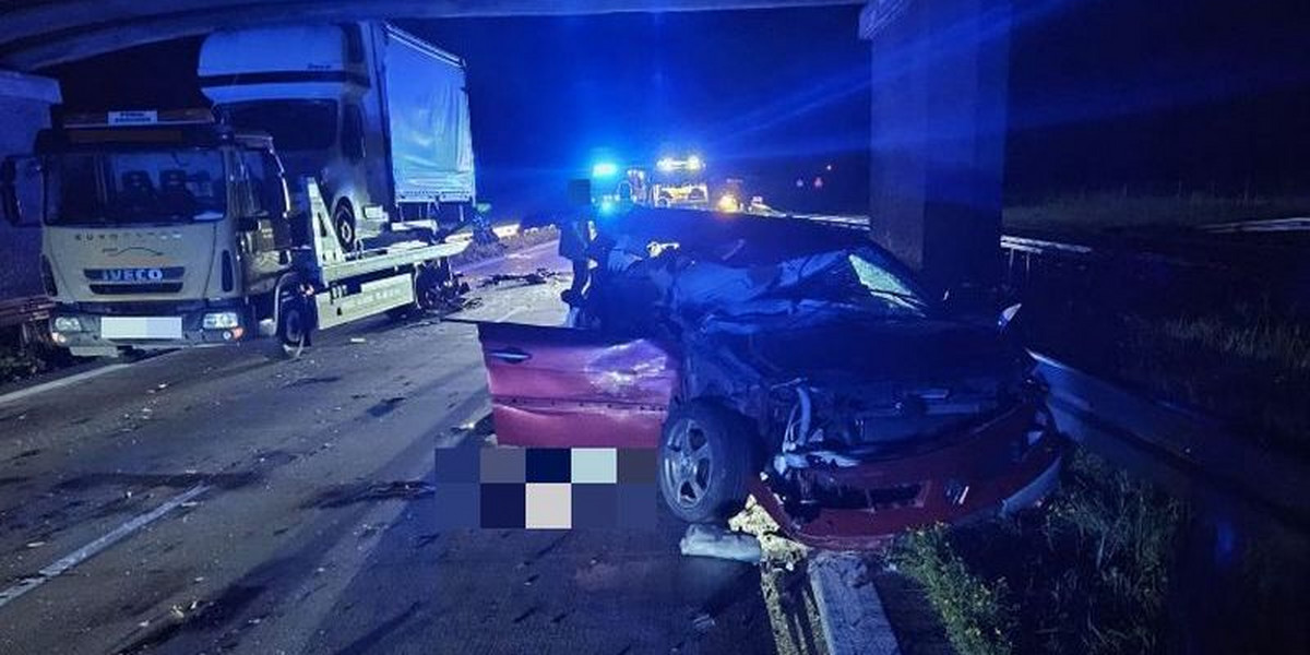 24-letni nietrzeźwy kierowca spowodował śmiertelny wypadek na autostradzie A4. Grozi mu 12 lat pozbawienia wolności.