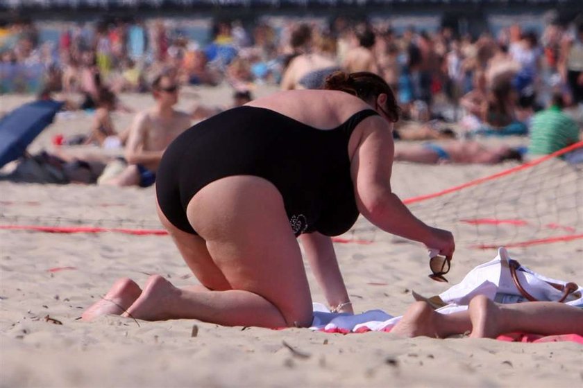 Tak Kasia smaży się na plaży. FOTO