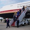 Donald Tramp izlazi iz predsednčkog aviona AIr Force One-a