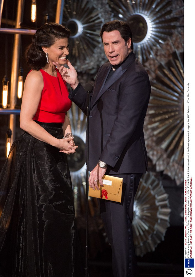 Idina Menzel i John Travolta