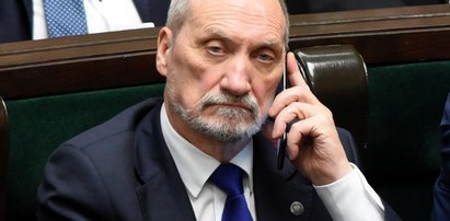 Macierewicz zapowiada proces i ... rymuje